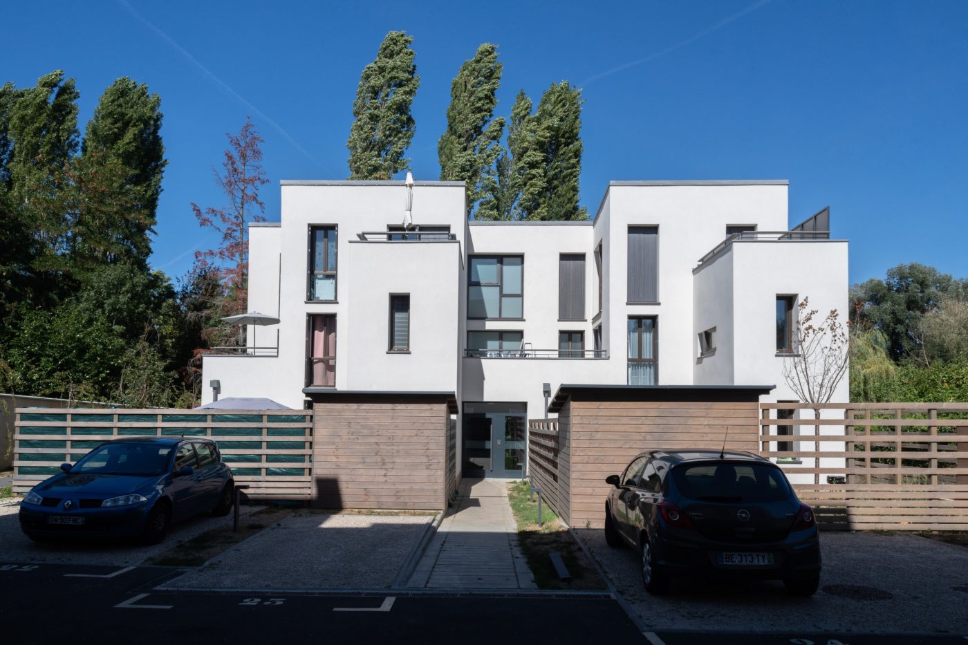 25 logements sociaux avec deux étages. Aire SDP : 1726 m2. Label RT 2012. 14 route du Longpont 91360 VILLEMOISSON-SUR-ORGE. Brique Porotherm CLIMAmur 30.