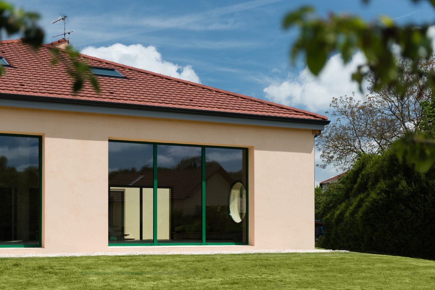 Maison individuelle avec une extension. 45 Grande rue 54120 TONNOY. Brique Porotherm CLIMAmur 42.