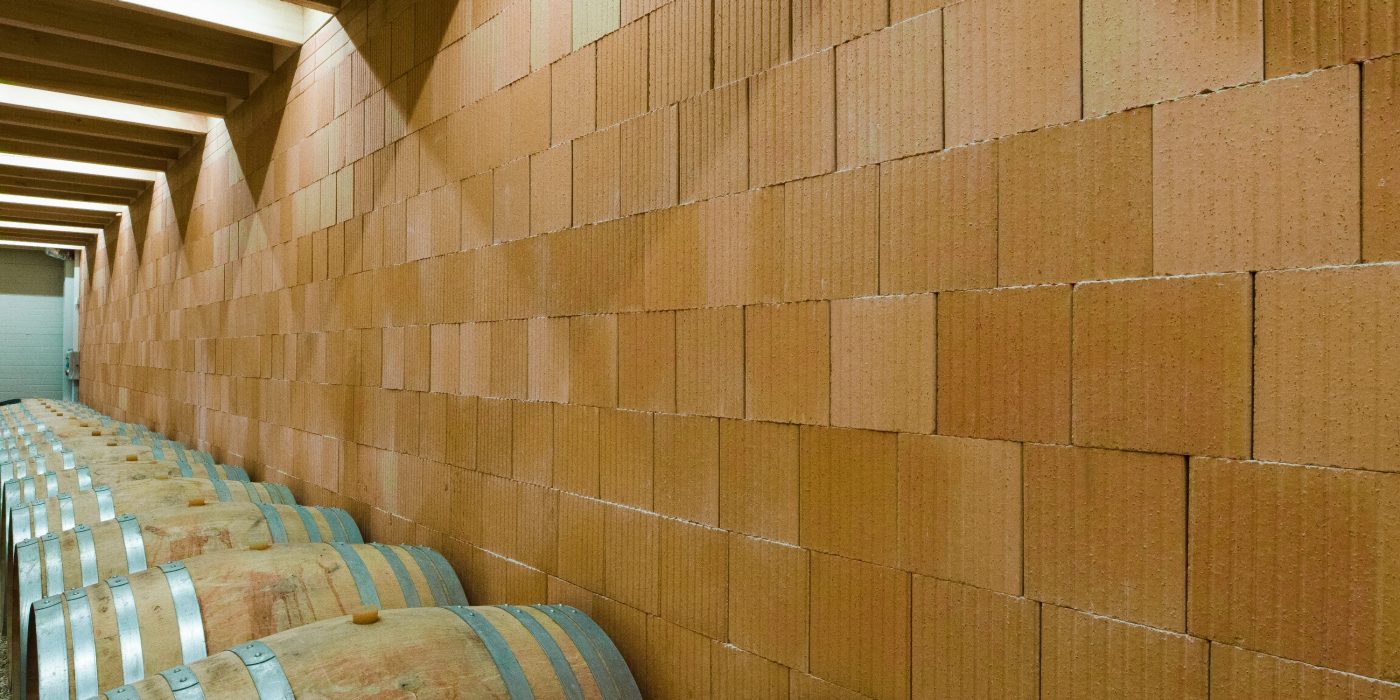 Wine estate Jean-Pierre MICHEL, 955 route le Quintaine Lieu-dit Quintaine 71260 CLESSE. Inner wall bricks Climamur 30.